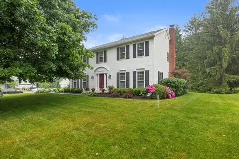46 Bishops Ct, Pittsford, NY 14534