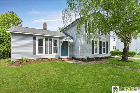 33 Union St, Westfield, NY 14787