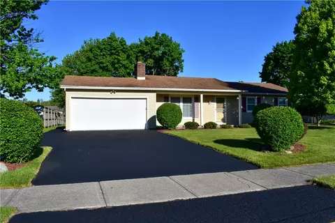 106 Castle Grove Dr, Greece, NY 14612