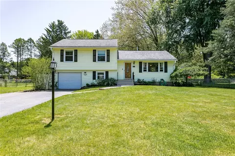 75 Helmar Dr, Ogden, NY 14559