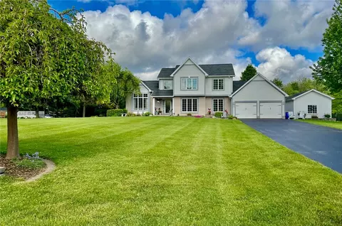 10 Wood Duck Run, Ogden, NY 14559