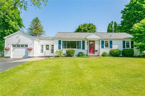 26 Merryhill Dr, Rochester, NY 14625