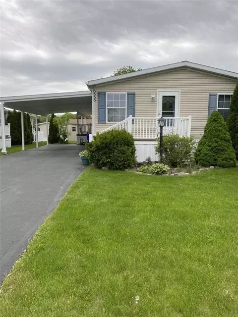 6355 Roberts Dr #504, Victor, NY 14564