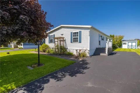 6348 Kims Dr, Victor, NY 14564