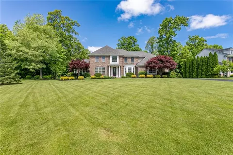 30 Neuchatel Ln, Perinton, NY 14450