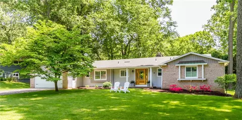 18 Kirklees Rd, Pittsford, NY 14534
