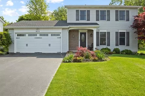 955 Limpet Dr, Webster, NY 14580