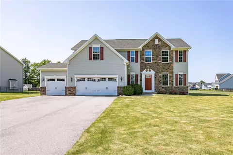 889 Bannerwood Dr, Ontario, NY 14519