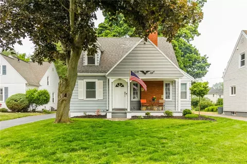 48 Hedgegarth Dr, Irondequoit, NY 14617