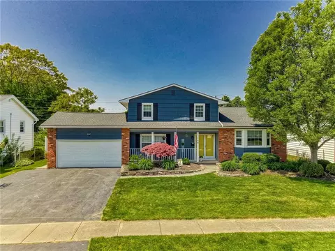 180 Edgebrook Ln, Irondequoit, NY 14617