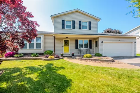 37 Flynnwood Dr, Greece, NY 14612