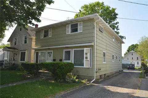 424 W Filbert St, East Rochester, NY 14445