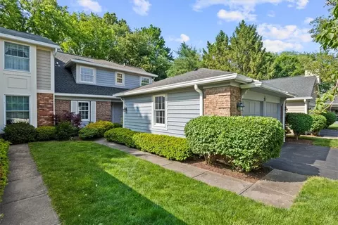22 Creek Rdg #PVT, Pittsford, NY 14534