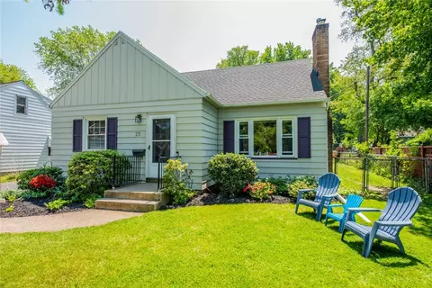 25 Oaklawn Dr, Irondequoit, NY 14617