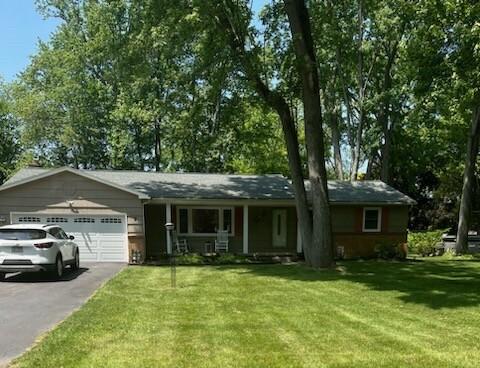 9 Log Cabin Cir, Perinton, NY 14450