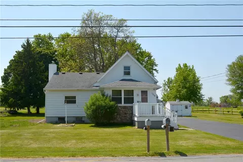 109 Dunbar Rd, Parma, NY 14468