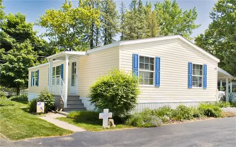 38 Patio Dr, Panorama, NY 14625