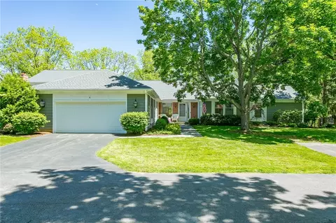 4 Tobey Brk, Pittsford, NY 14534