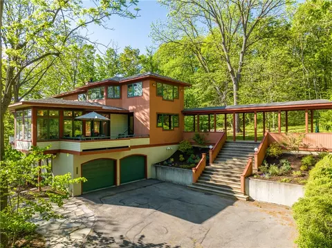 1113 E Shore Dr, Ithaca, NY 14850