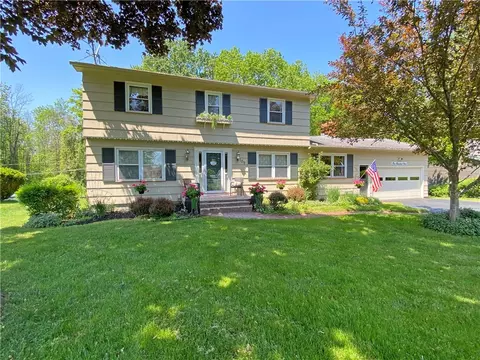 109 Fiesta Rd, Greece, NY 14626