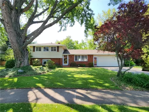105 Clearbrook Dr, Irondequoit, NY 14609