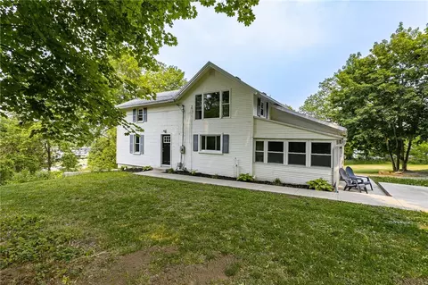 30 Thayer Rd, Perinton, NY 14450