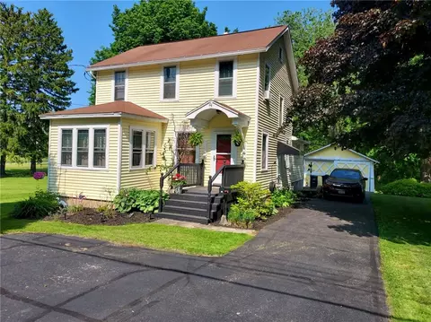 24 Banta St, Phelps, NY 14532