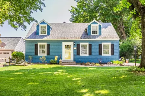 32 Oakmount Dr, Irondequoit, NY 14617