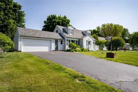 652 Adeline Dr, Webster, NY 14580
