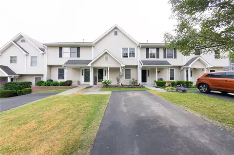 28 Old Meadow Ct, Livonia, NY 14487