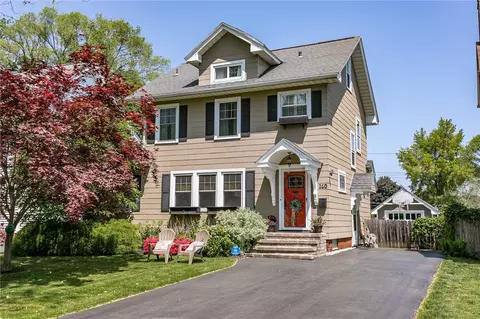 160 Somershire Dr, Irondequoit, NY 14617