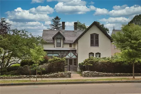 548 Mount Hope Ave, Rochester, NY 14620
