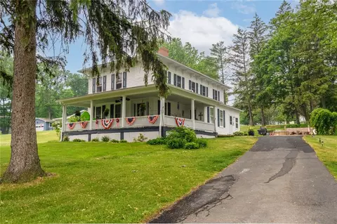 710 W Lake Dr, Canandaigua, NY 14424