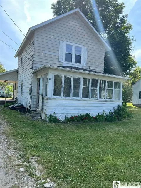 32 Seymour St, Pomfret, NY 14063
