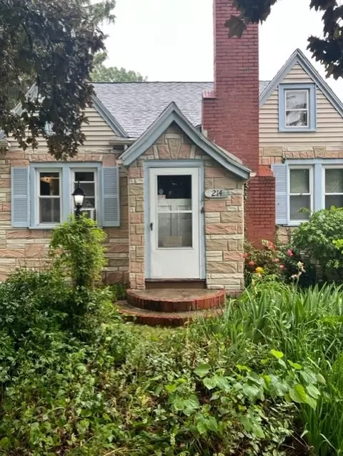214 Walzer Rd, Irondequoit, NY 14622
