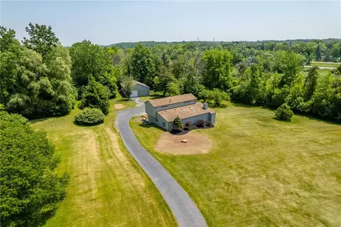 560 Pittsf Henr Town Line Rd, Pittsford, NY 14534