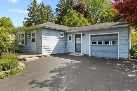 28 Ramblewood Dr, Chili, NY 14514
