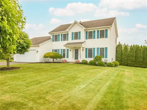 98 Carrie Marie Ln, Parma, NY 14468
