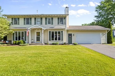 2 Helmsford Way, Penfield, NY 14526