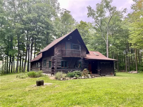 7684 W Hollow Rd, Naples, NY 14512
