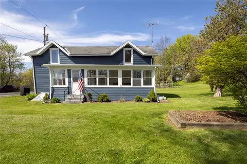 1442 Canandaigua Rd, Macedon, NY 14502