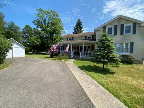 82 Pine St, Sanford, NY 13754