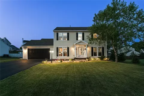 1135 Colonie Dr, Farmington, NY 14425