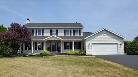 12 Hollow Hill Ln, Ogden, NY 14624
