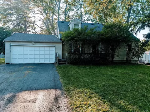 25 Crystal Valley Overlook, Rochester, NY 14623
