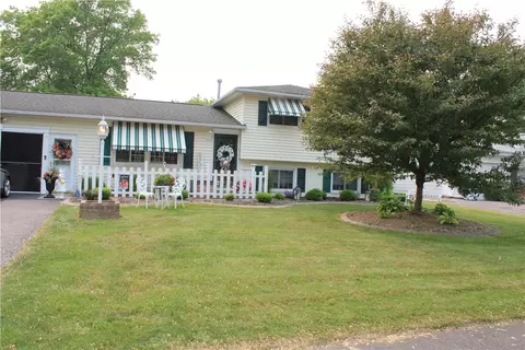 21 Francine Dr, Gates, NY 14606