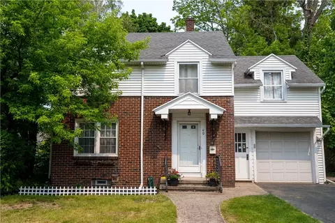 40 Curtice Rd, Irondequoit, NY 14617