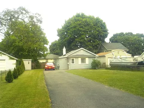 34 Bleacker Rd, Rochester, NY 14609