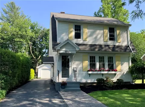 233 Wildmere Rd, Irondequoit, NY 14617