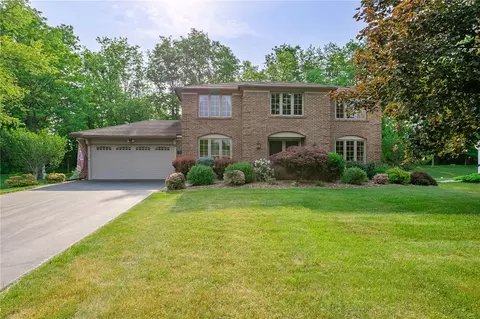 27 Wood Lily Ln, Perinton, NY 14450